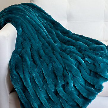 7 Ways to Add Peacock Designs in Home Decor
