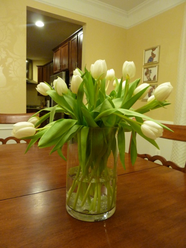 4 Tricks to Keep Tulips in a Vase From Drooping