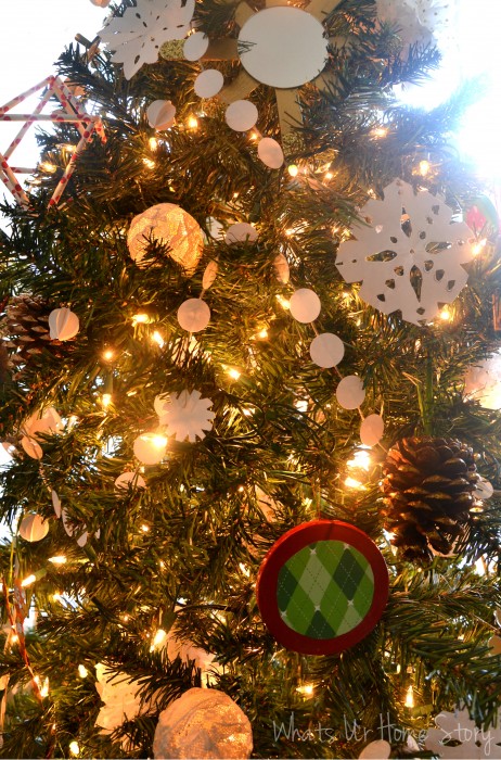 Whats Ur Home Story: handmade Christmas decorations, simple Christmas tree, natural decor Christmas, white and red Christmas tree, paper circles garland, poster board circles garland, faux capiz Christmas tree garland No Sew Poster Board Circles Garland