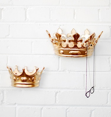 queen wall hook