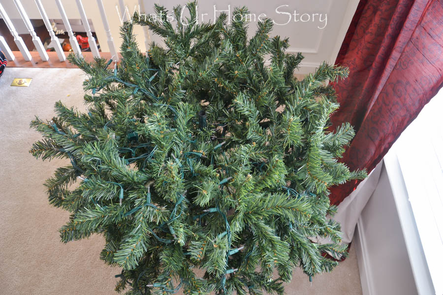 How to Hang Christmas Tree Lights