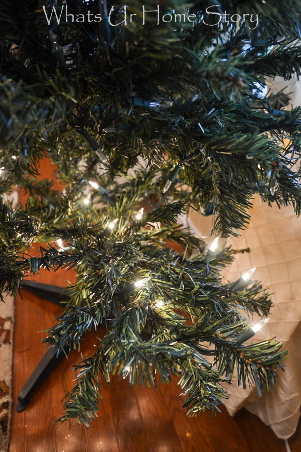 How to Hang Christmas Tree Lights