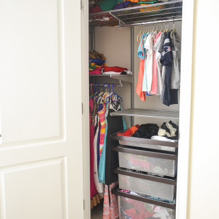 tiny girls room closet makeover with Elfa